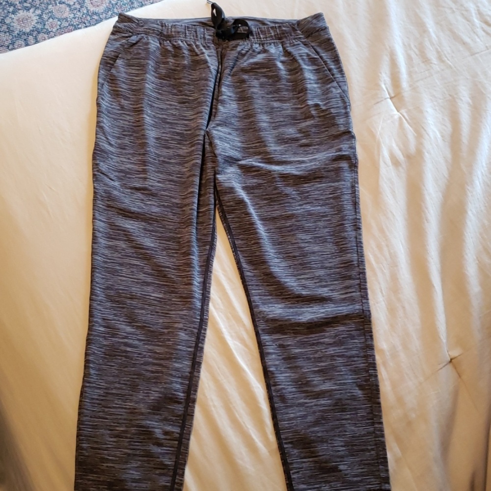 Lululemon On the Fly Pants 7/8